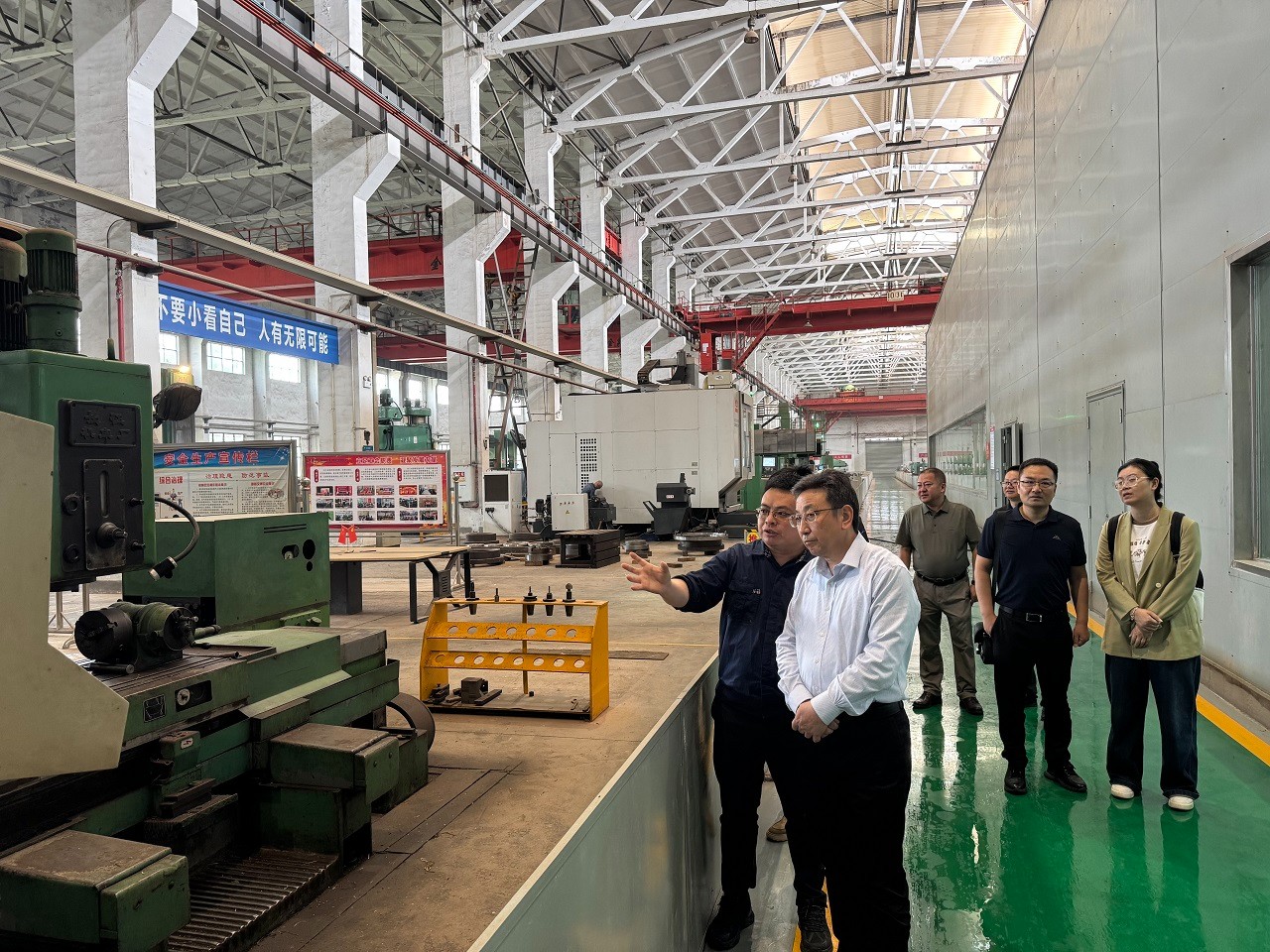 中国工程科技发展战略重庆研究院项目&ldquo;四链融合推动重庆现代制造业集群发展战略研究&rdquo;调研活动在渝开展